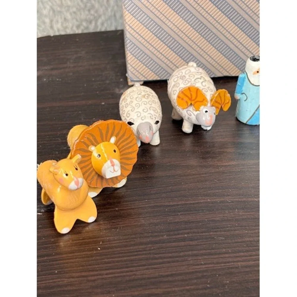 Vintage Avon Noahs Ark Ornament Collection Set of 10 Wooden Mini Figurines Boxed
